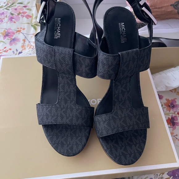 Michael Kors Dark Gray Patterned Sandals - Picture 1 of 4